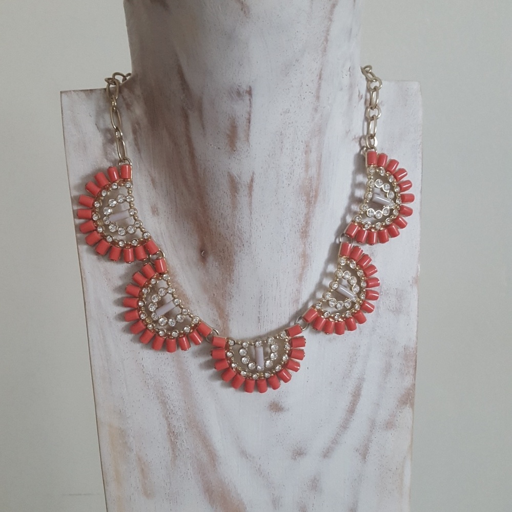 Charming Charlies scallop bib necklace